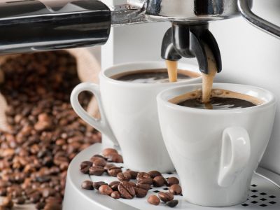 Hvor varmt er vandet i en kaffemaskine?